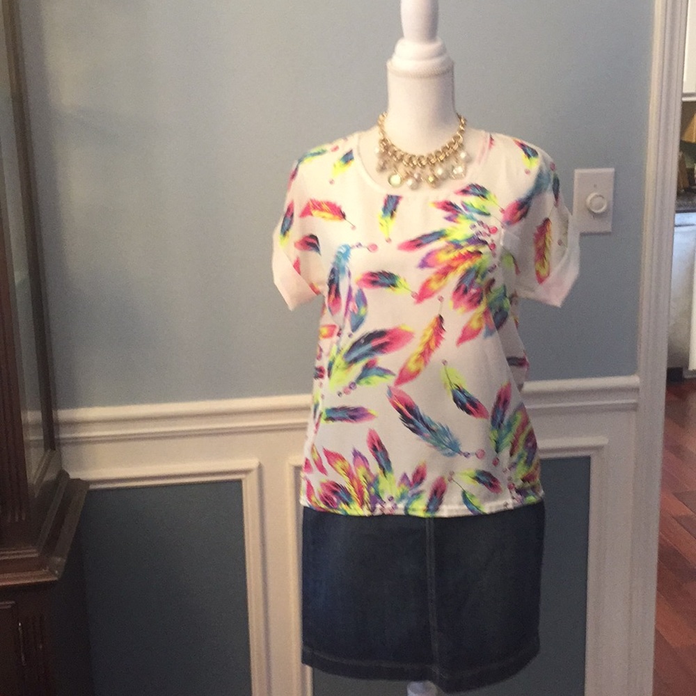 💕Fun Top in vibrant colors💕